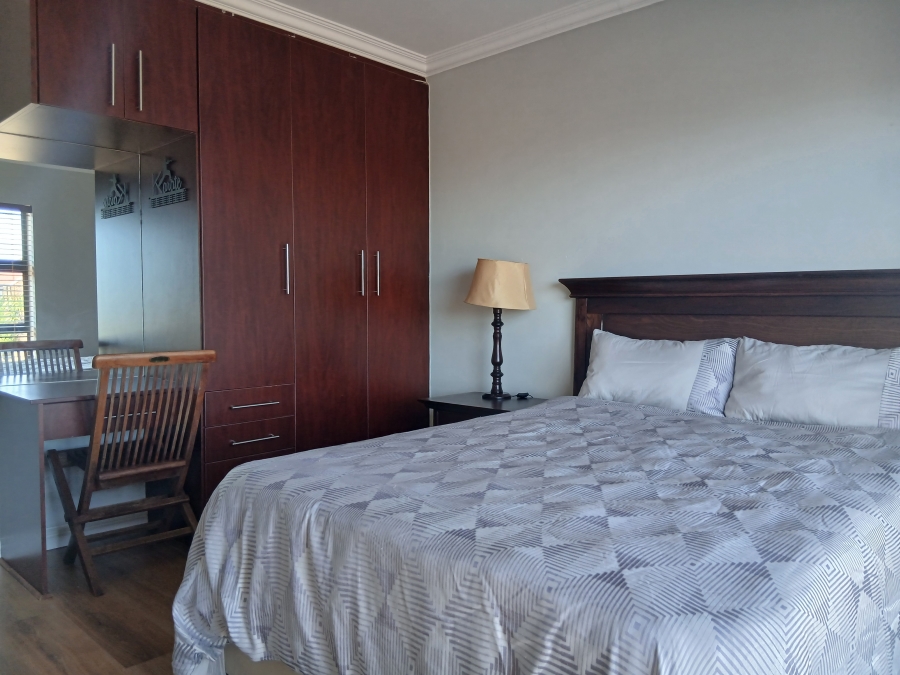 To Let 4 Bedroom Property for Rent in Wavecrest Eastern Cape